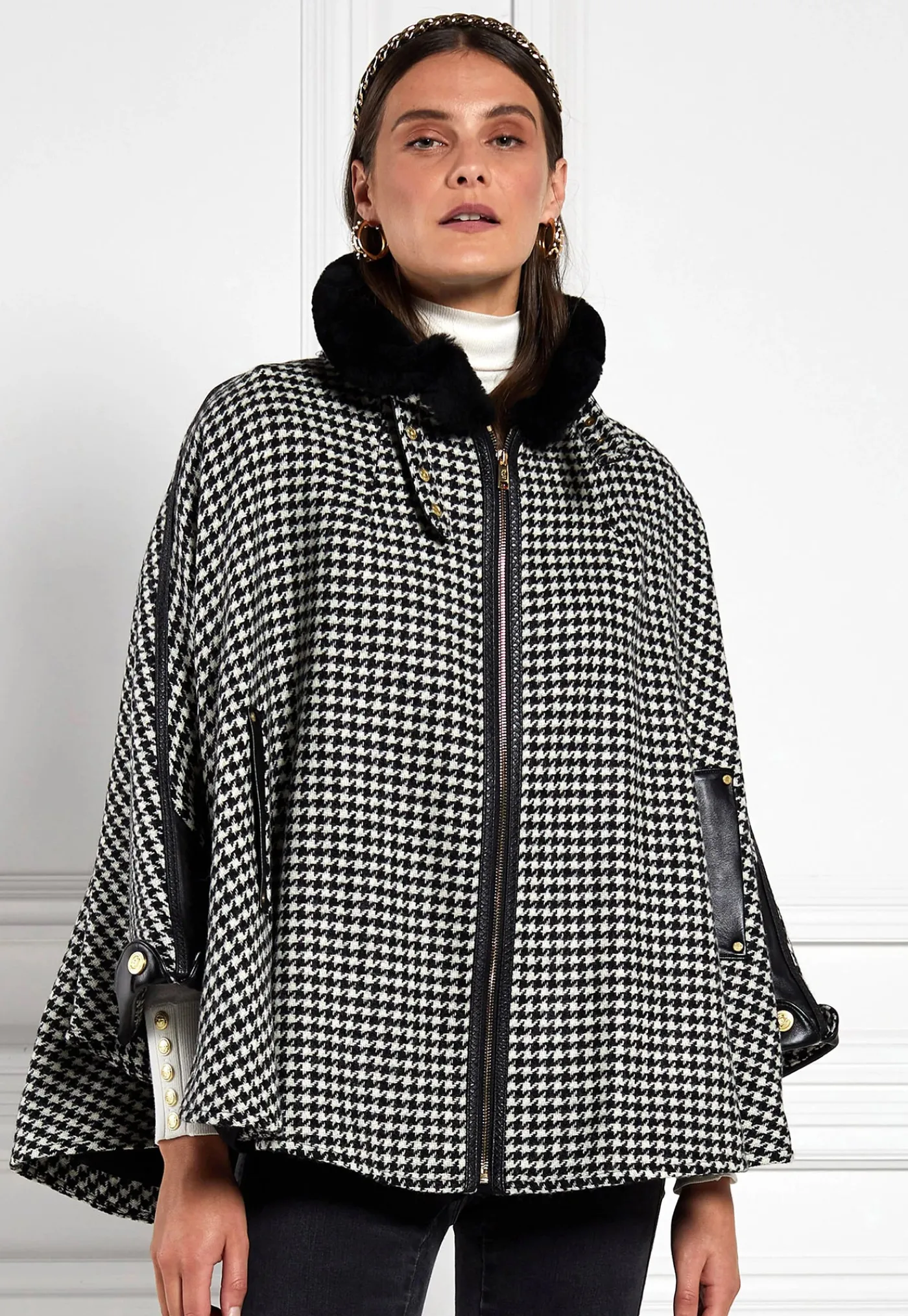 chiltern_cape__houndstoot_2.webp New Chiltern Cape - Houndstooth Women Coats