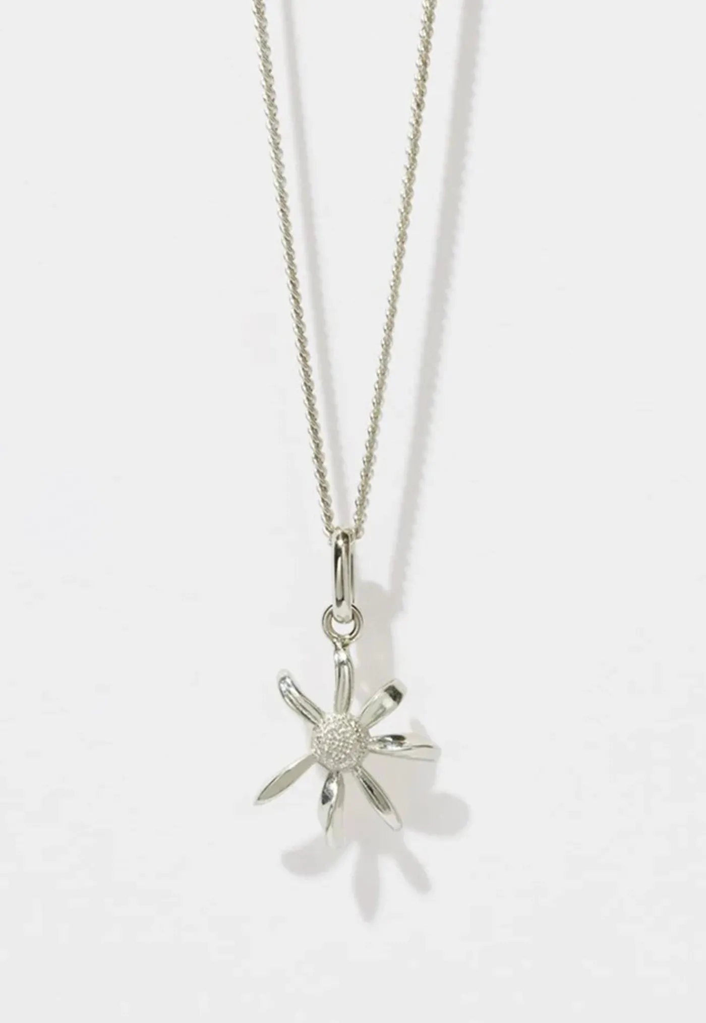daisy_charm_necklace_0.webp Fashion Daisy Charm Necklace Women Jewellery | Jewellery