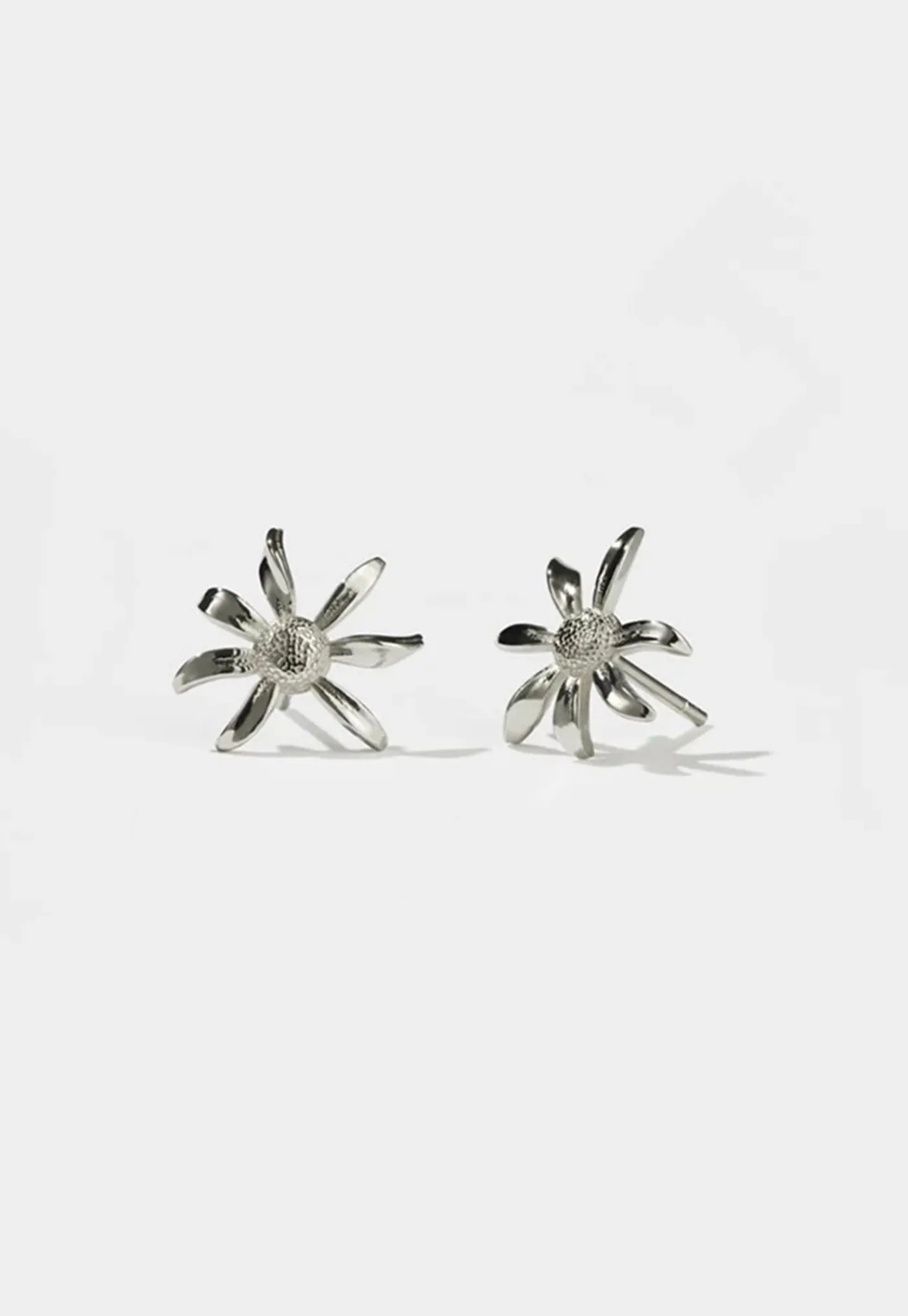 daisy_stud_earrings_1.webp Clearance Daisy Stud Earrings Women Jewellery | Jewellery