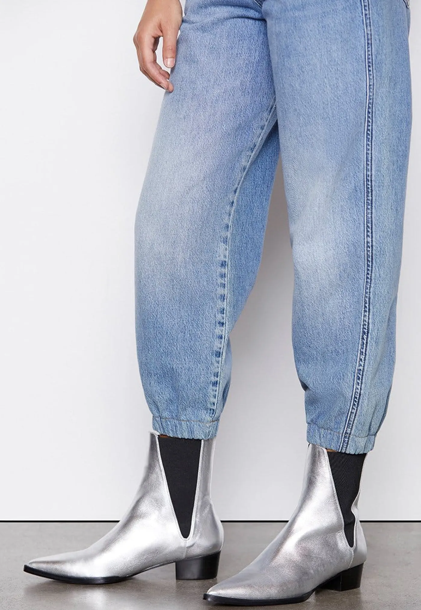 frame__the_lounge_jean__c_2.webp Outlet - The Lounge Jean - Chill Women Denim