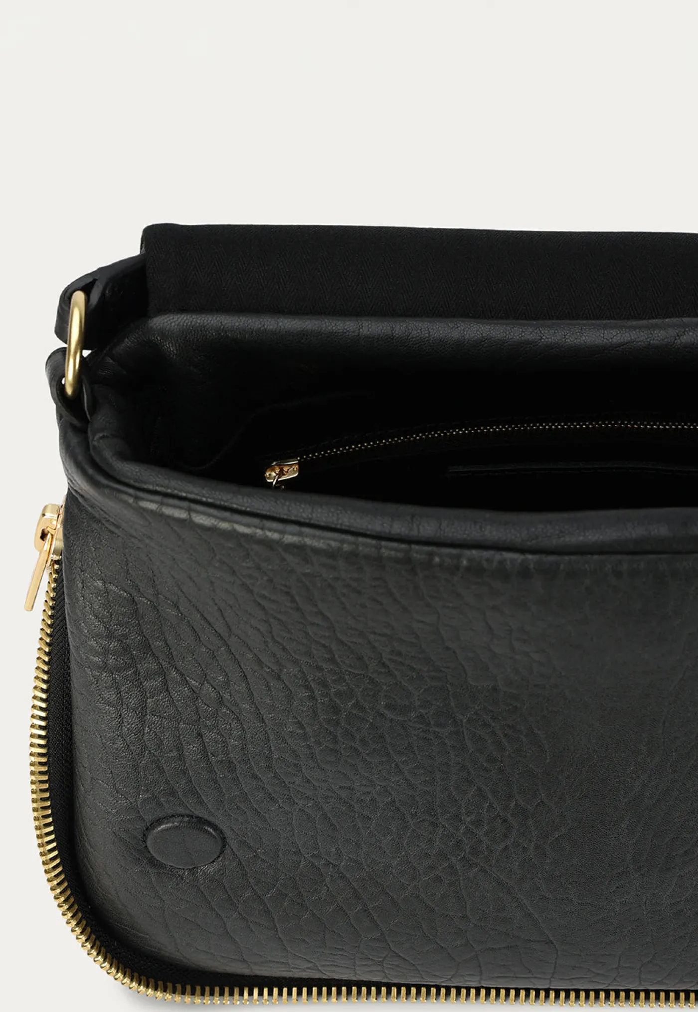 mr_caiman__black_bullebra_3.webp New Mr Caiman - Black Bulle/Brass Women Bags | Bags