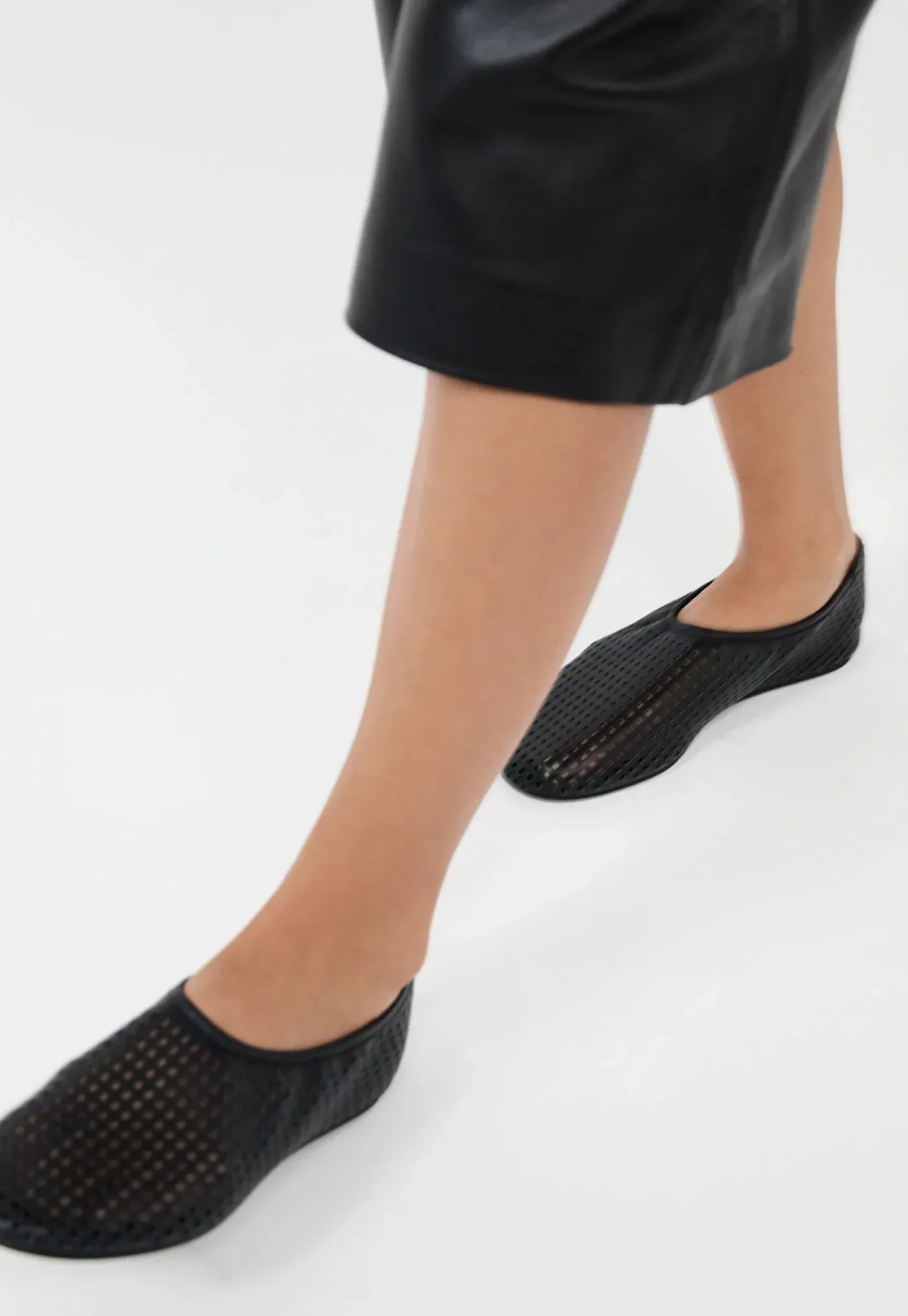 perforated_ballet_flat__b_1.webp Outlet Perforated Ballet Flat - Black Women Footwear | Flats