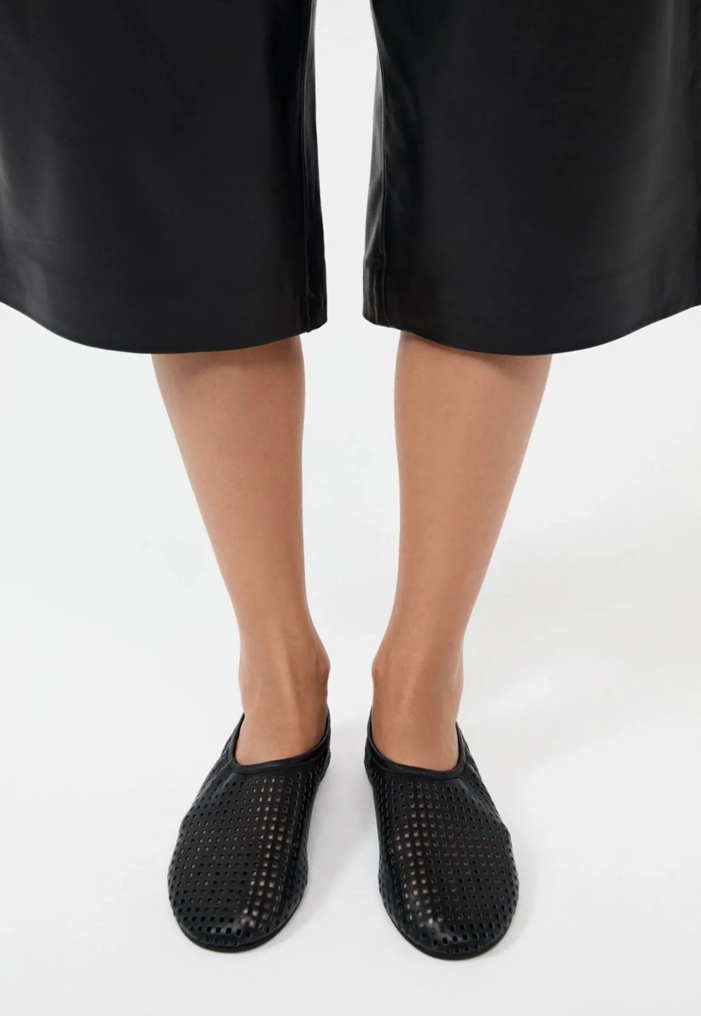 perforated_ballet_flat__b_2.webp Outlet Perforated Ballet Flat - Black Women Footwear | Flats