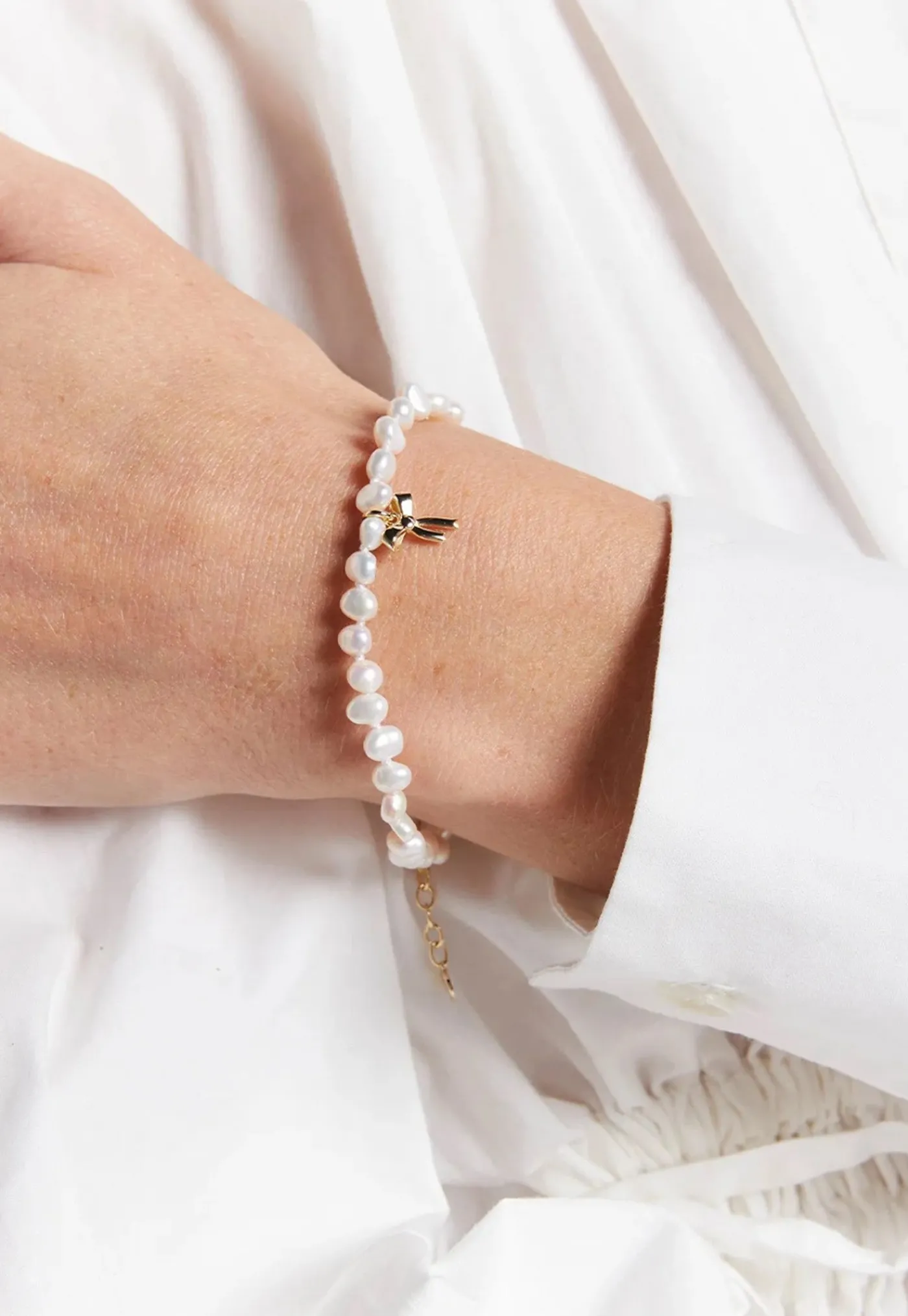 petite_bow_w_pearls_brace_1.webp Hot Petite Bow w/ Pearls Bracelet Women Jewellery | Jewellery