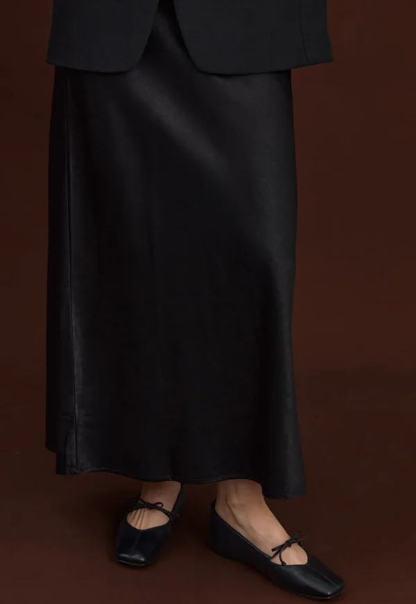 Hot Square Toe Flat - Black Women Footwear | Flats